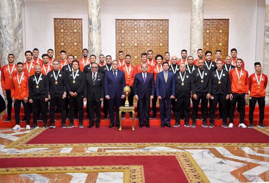 <strong>الرئيس يمنح منتخبات الأولمبى والاسكواش والكاراتيه وسام الرياضة في ديسمبر 2019</strong>