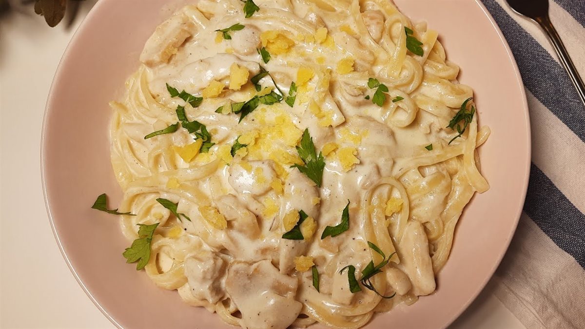 طريقة عمل مكرونة وايت صوص بالفراخ