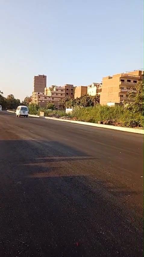 جانب من رصف الطريق