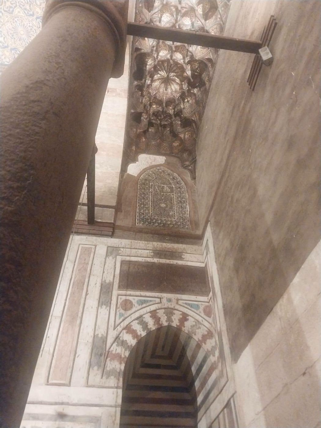 السقف الأثري لمجموعة السلطان الظاهر برقوق