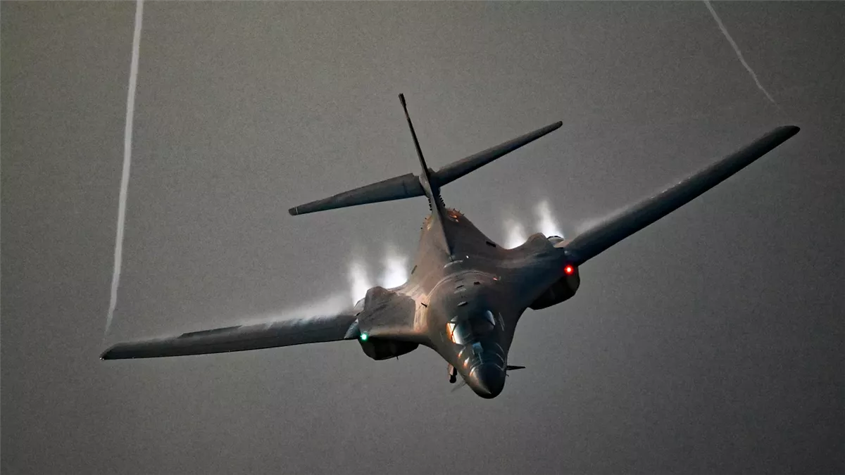 <strong>قاذفة B-1B</strong>