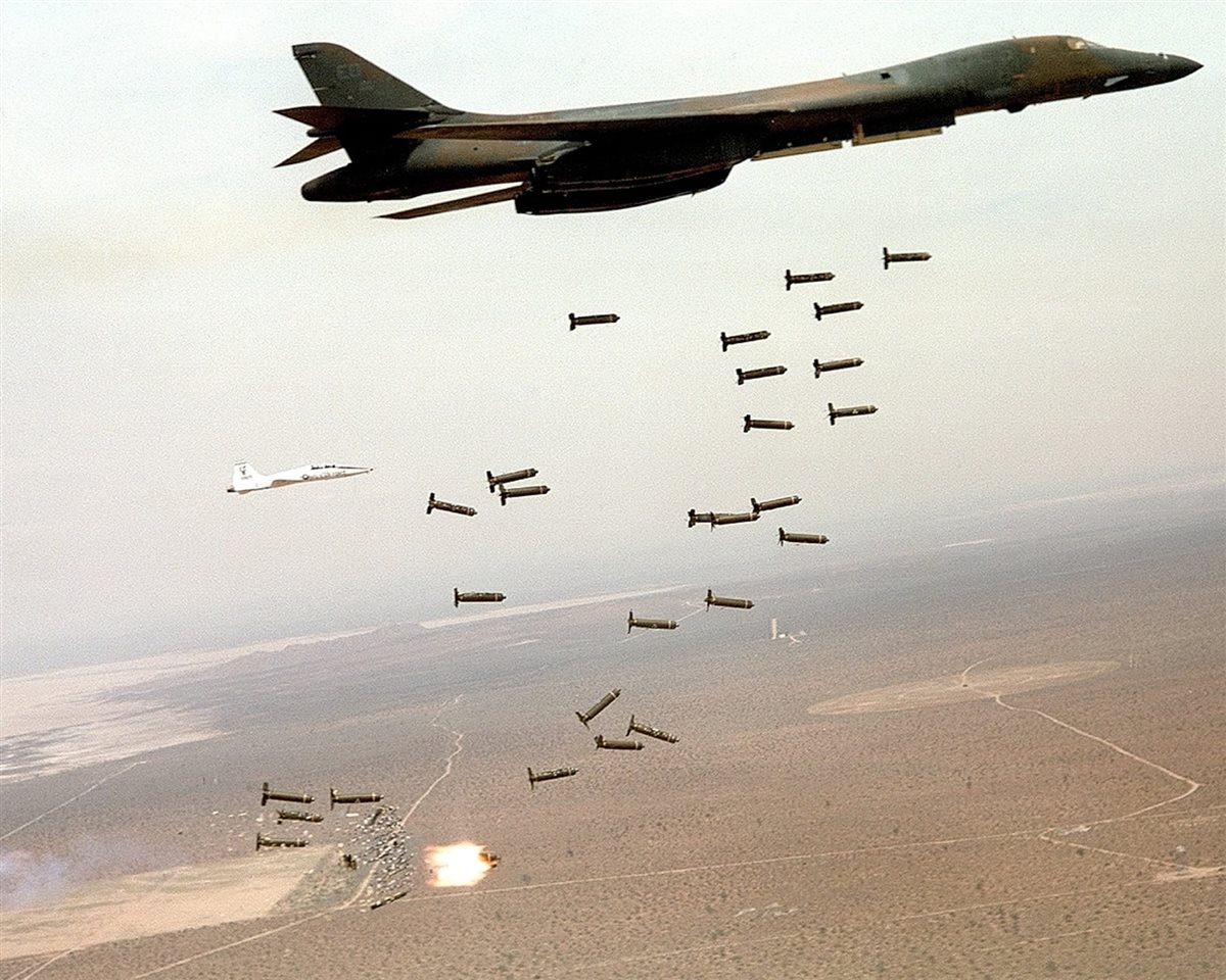 <strong>قاذفة B-1B</strong>