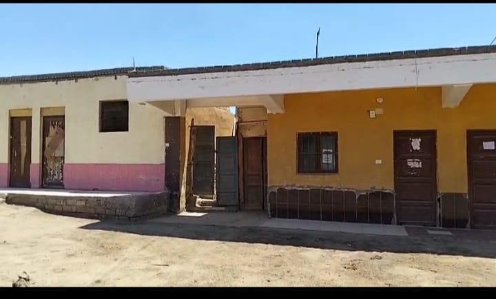 أهالي عزبة محفوظ شريف بقرية جبلة بالفيوم يطالبون بإعادة بناء المدرسة بسبب تهالكها