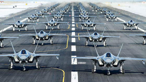 مقاتلة متطورة من طراز  F-35 A 