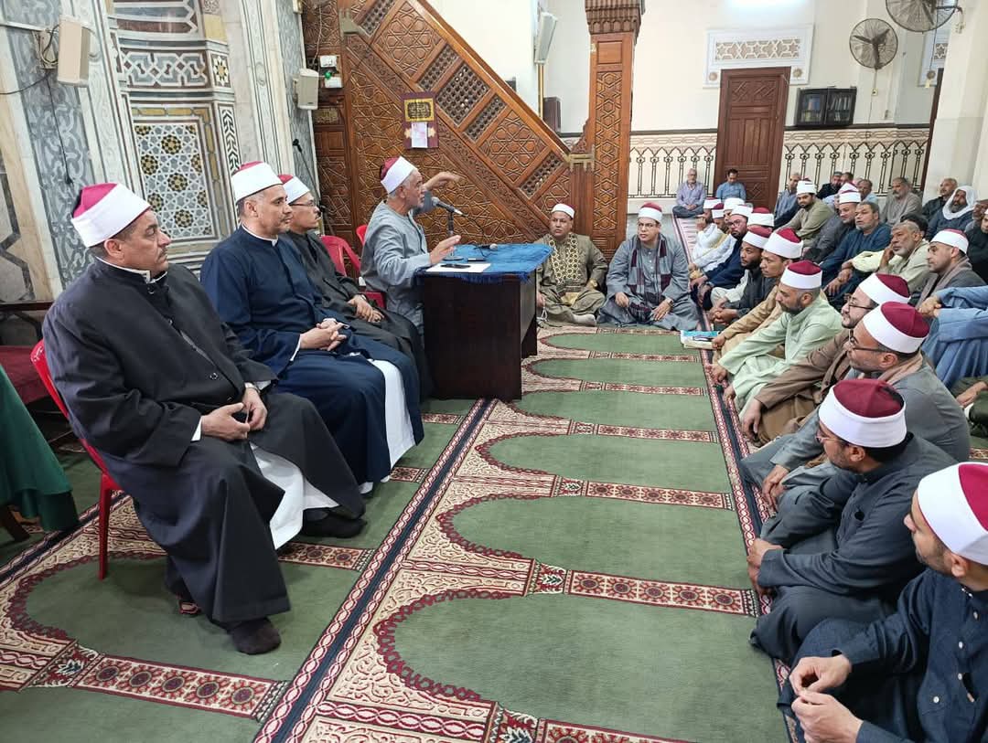 وكيل أوقاف بالفيوم يلتقي أئمة والعاملين بإدارتي بندرأول وثان لمناقشة تطوير العمل الدعوي والإداري