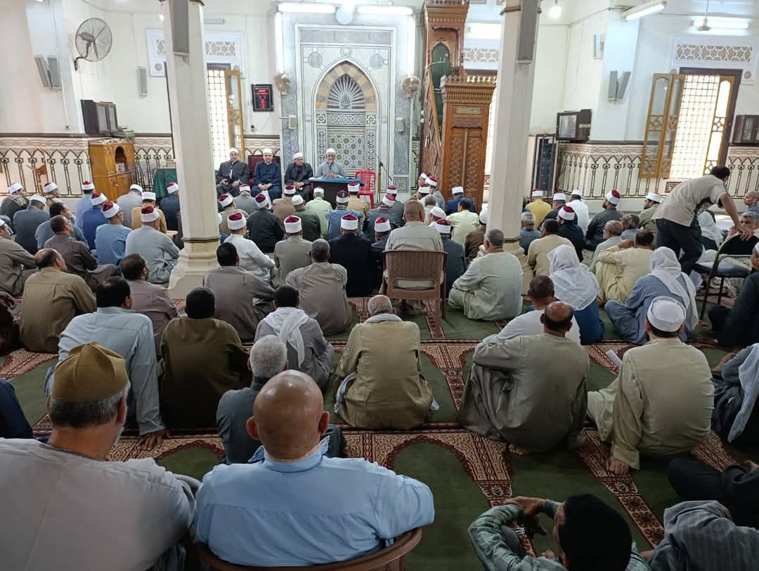 وكيل أوقاف بالفيوم يلتقي أئمة والعاملين بإدارتي بندرأول وثان لمناقشة تطوير العمل الدعوي والإداري