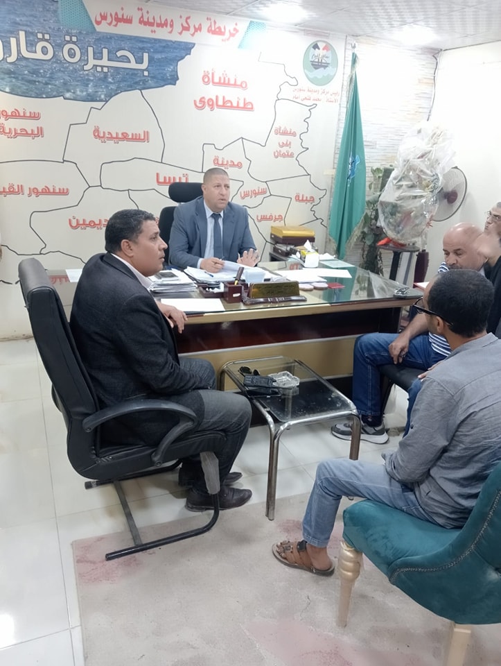 نائب محافظ الفيوم يناقش مشاكل 22 حالة بلقاءً لخدمة المواطنين بقرية النصارية مركز إبشواى