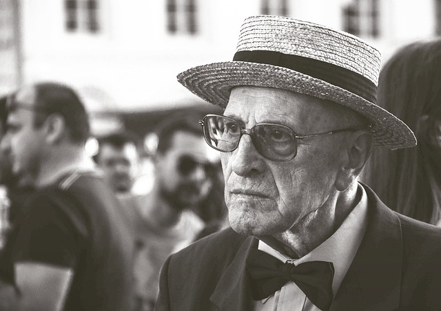 العزلة الاجتماعية تهدد صحة كبار السن