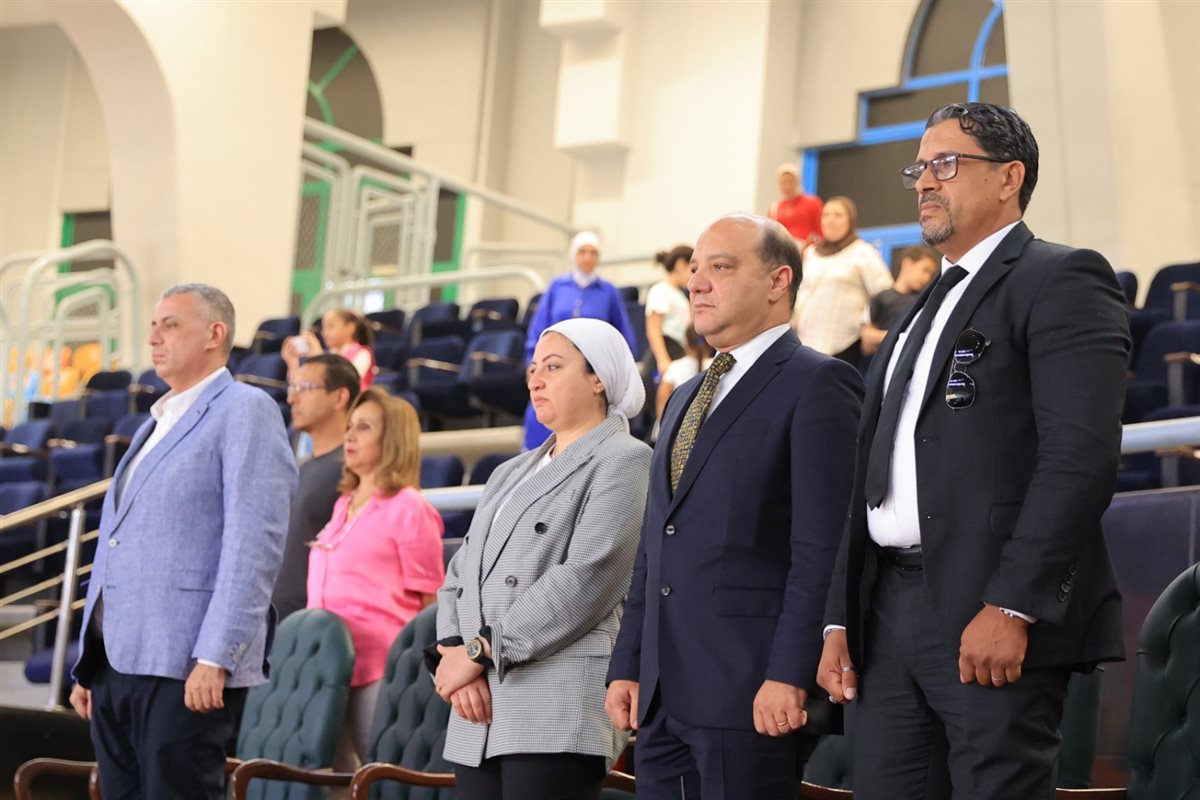 رئيس الاتحاد المصري للجمباز يفتتح البطولة 