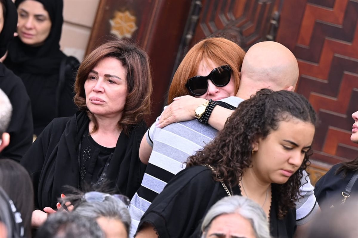 نجوم الفن والإعلام يودعون وليد مصطفي 