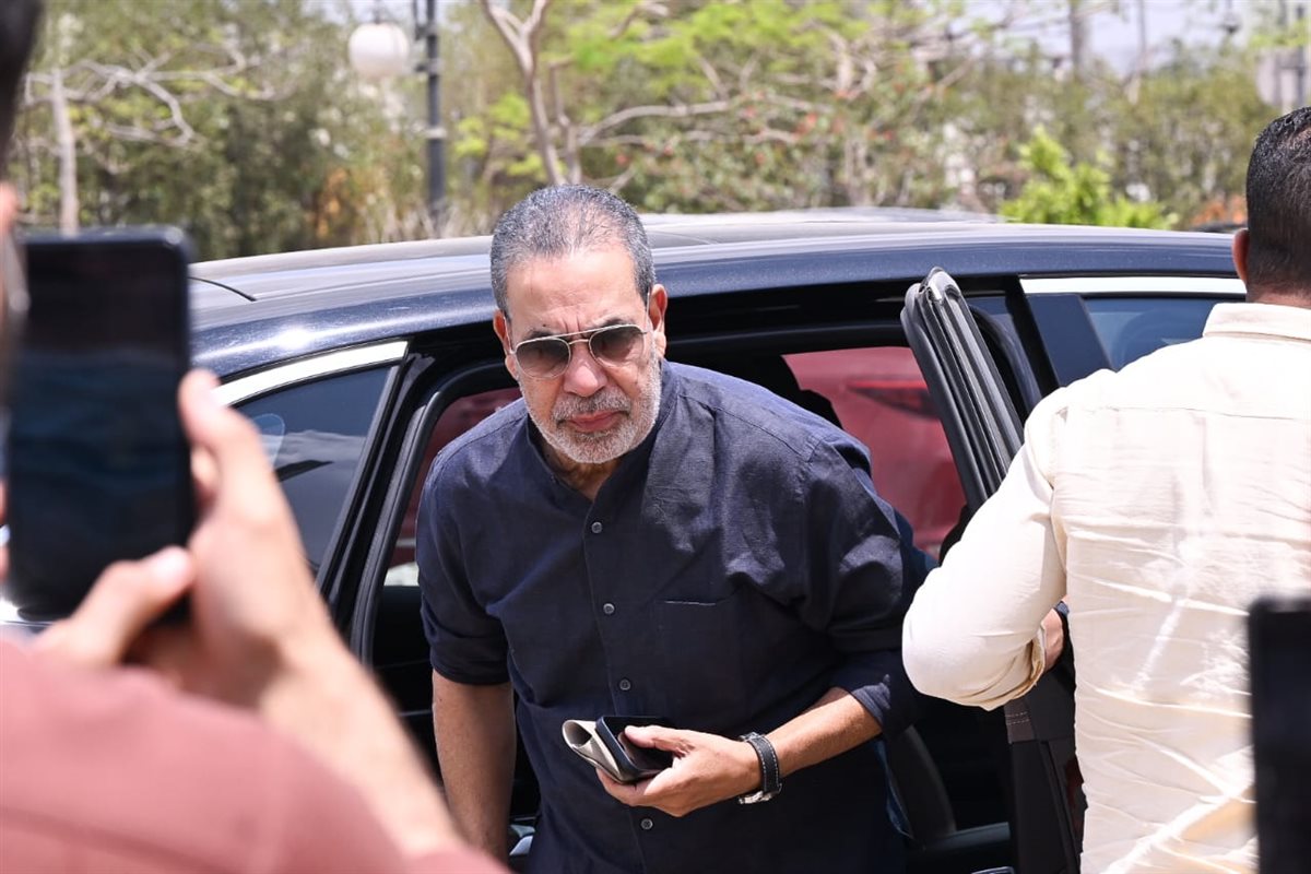 نجوم الفن والإعلام يودعون وليد مصطفي 