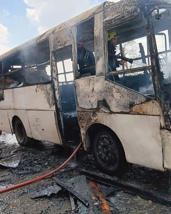 حريق هائل في أتوبيس نقل عام يقل 26 راكبًا