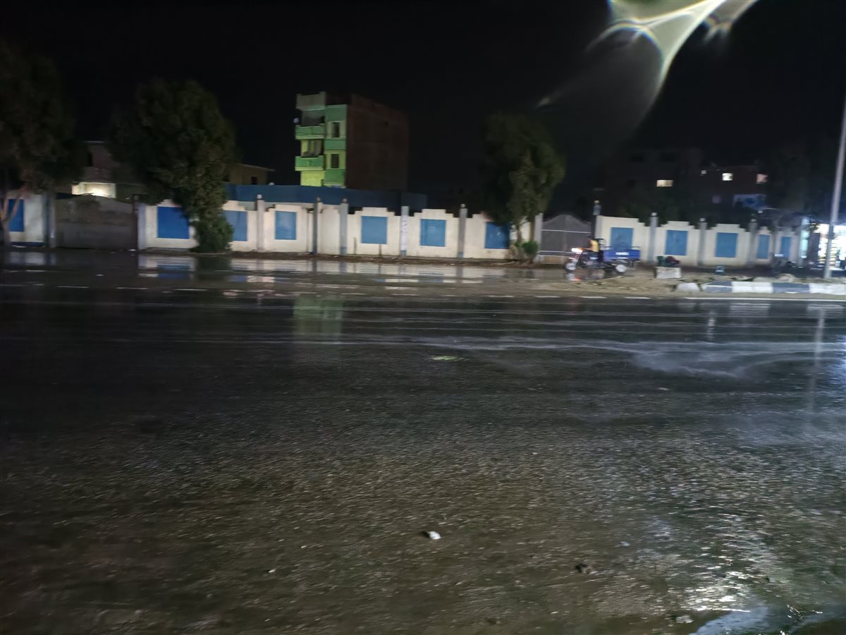 أمطار غزيرة تضرب محافظة الفيوم وهروب المواطنين من الشوارع إلى المنازل