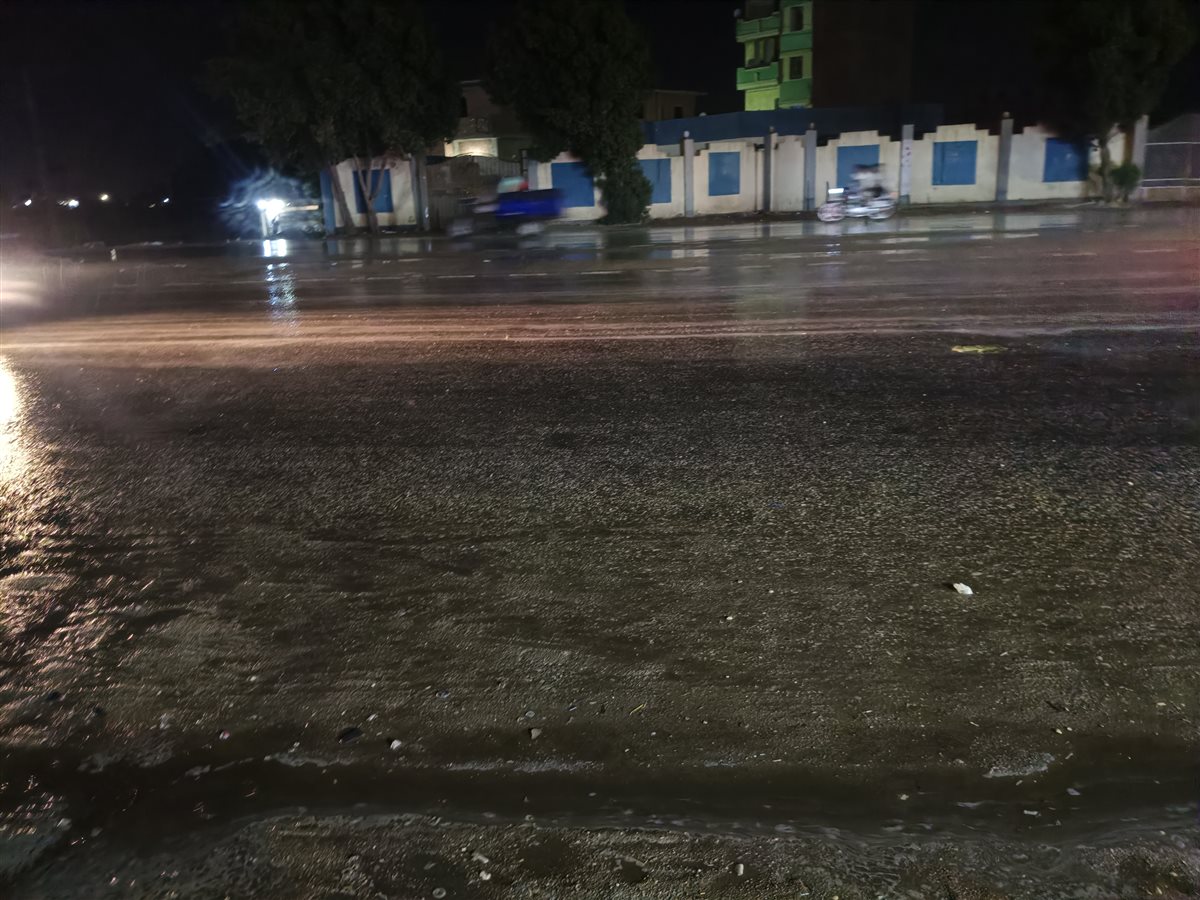 أمطار غزيرة تضرب محافظة الفيوم وهروب المواطنين من الشوارع إلى المنازل
