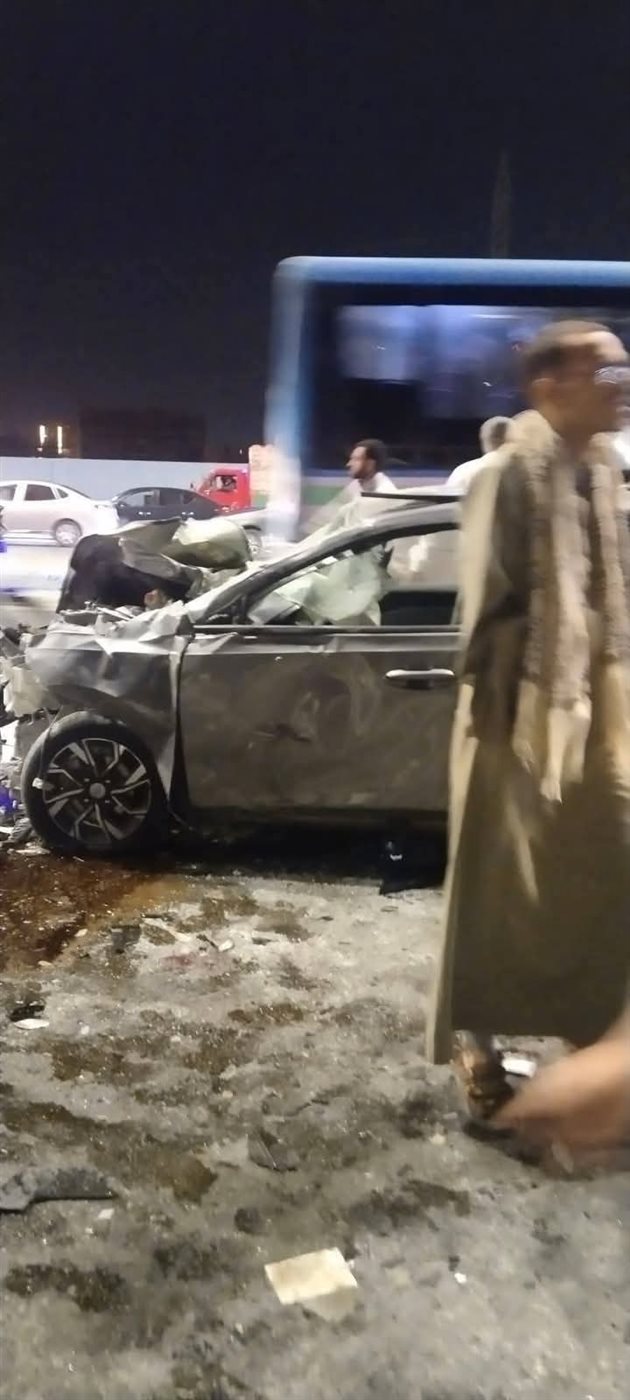 مصرع شخصين و إصابة 4 آخرين فى حادث تصادم بطريق الواحات