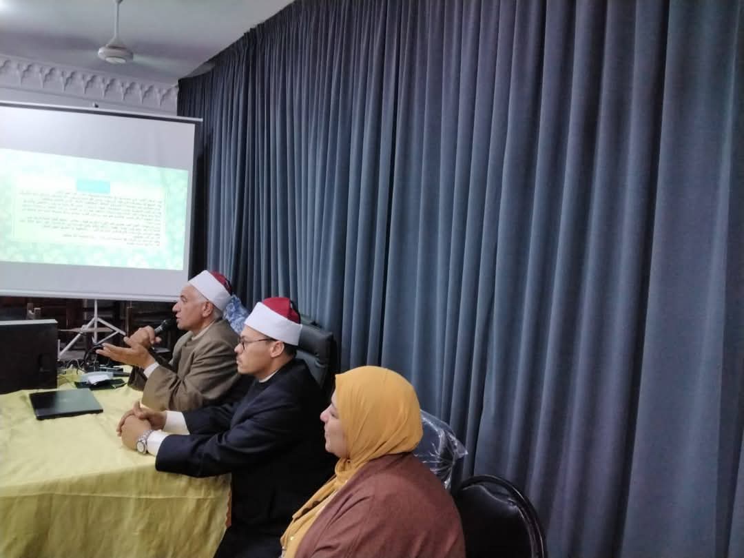 دورة اللغة العربية لأئمة وواعظات الفيوم بكلية البنات الأزهرية