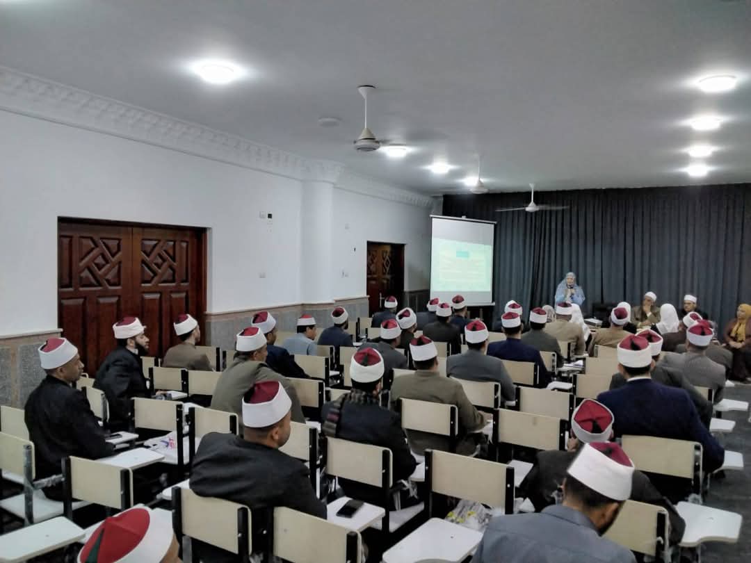 دورة اللغة العربية لأئمة وواعظات الفيوم بكلية البنات الأزهرية
