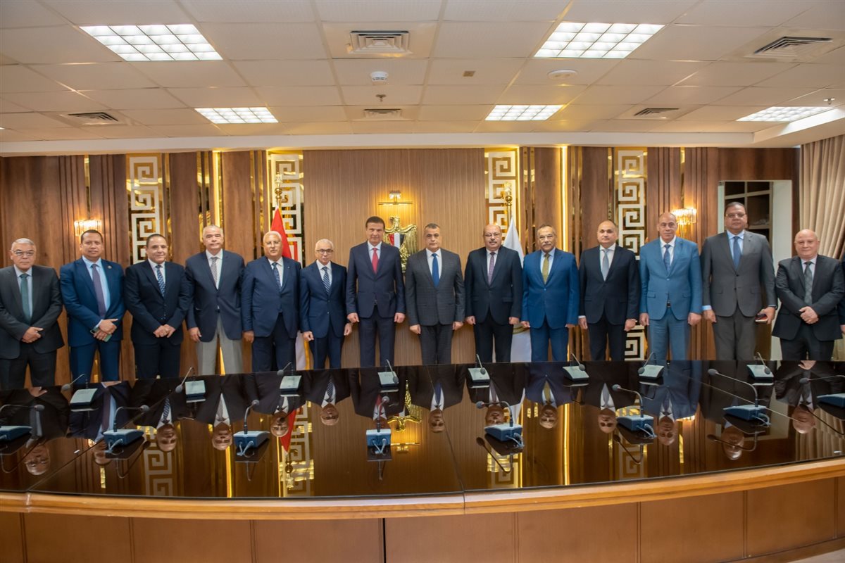 المهندس محمد صلاح الدين مصطفى وزير الدولة للإنتاج الحربي  بمصنع 999 الحربي