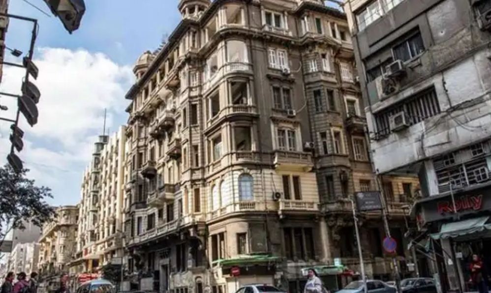 أحد عقارات وسط مدينة القاهرة التي تخضع وحداتها السكنية لقانون الإيجار القديم
