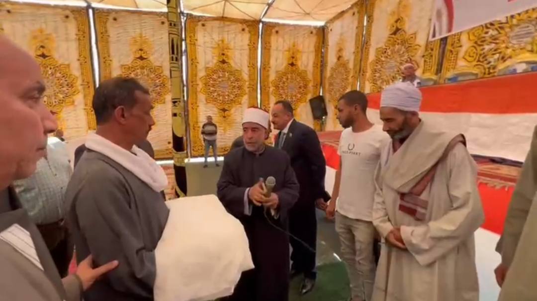 بتقديم الكفن