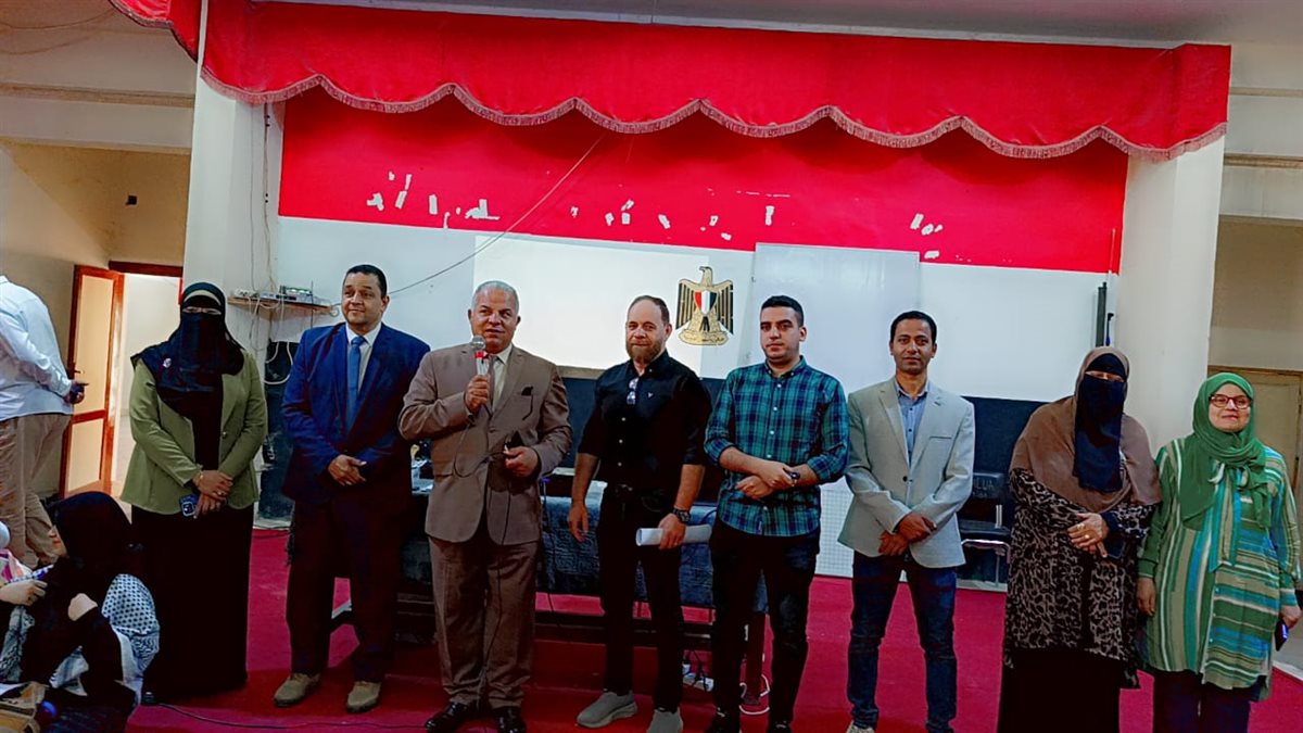وكيل تعليم الفيوم يشهد المحاضرات المجانية لطلاب الشهادة الإعدادية بغرب الفيوم <br>