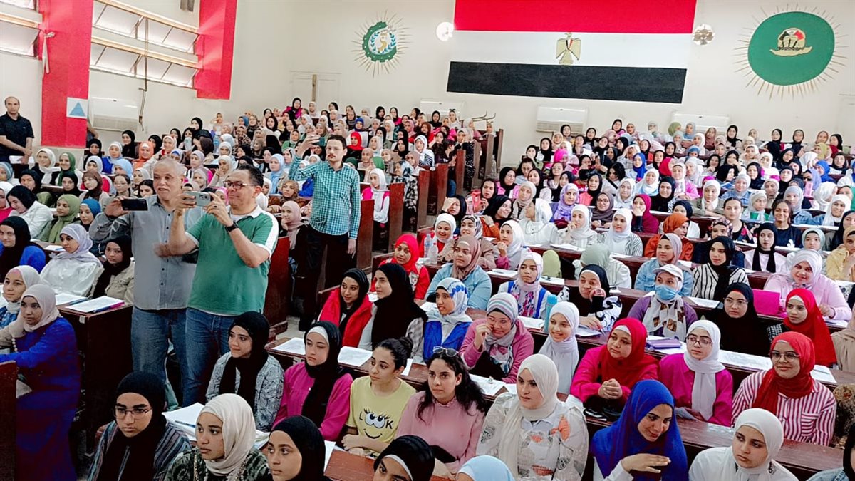 وكيل تعليم الفيوم يشهد المحاضرات المجانية لطلاب الشهادة الإعدادية بغرب الفيوم <br>