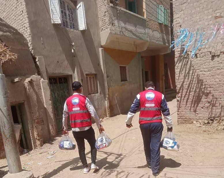حزب مستقبل وطن الفيوم يوزع سلع غذائية على ٱهالينا بمركز إطسا