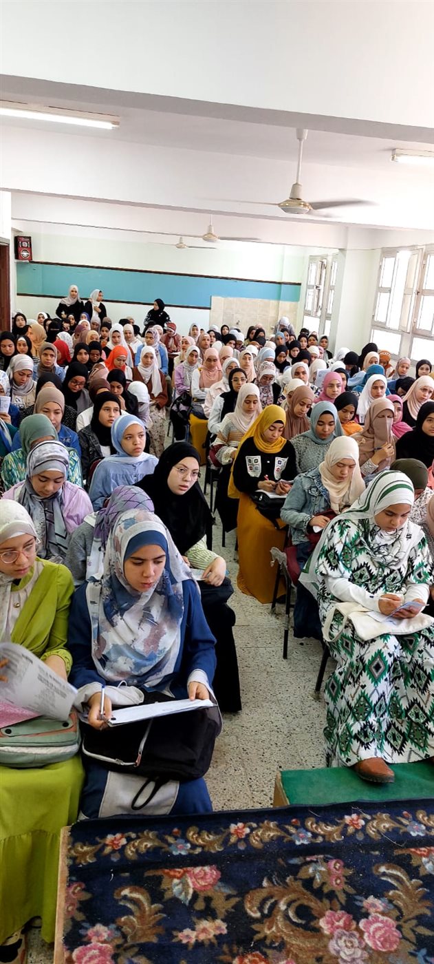 مدير تعليم الفيوم: يشيد بالمحاضرات والمراجعات لطلاب الشهادة الإعدادية بإطسا