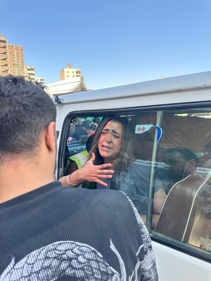 الأهالي يحبطون محاولة سيدة خطف طفلتين داخل موقف المرج بالقاهرة