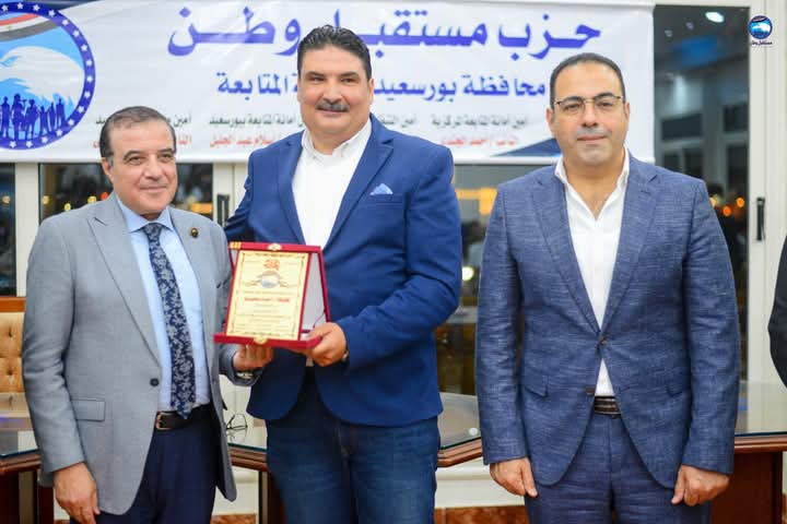 تكريم امين المجالس المحلية ببورسعيد