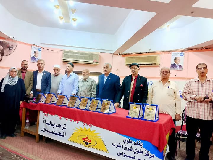 تكريم الام المثالية بنقابة المعلمين بملوي في المنيا