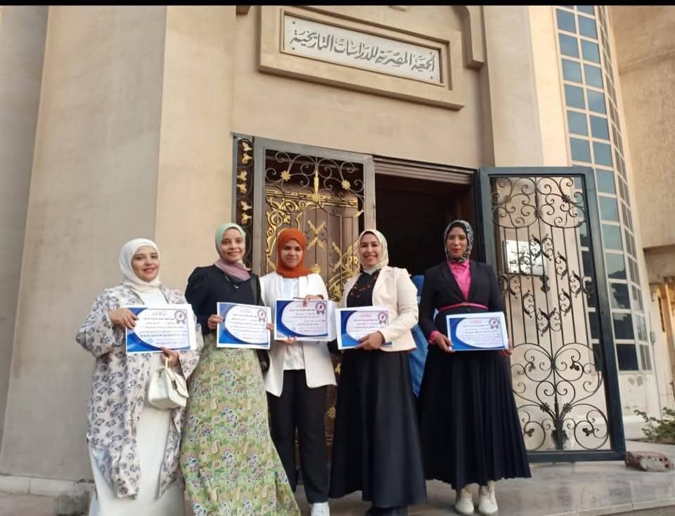 الفائزون بالجائزة