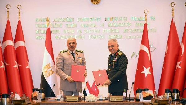 رئيسا الأركان للجيشين المصري والتركي