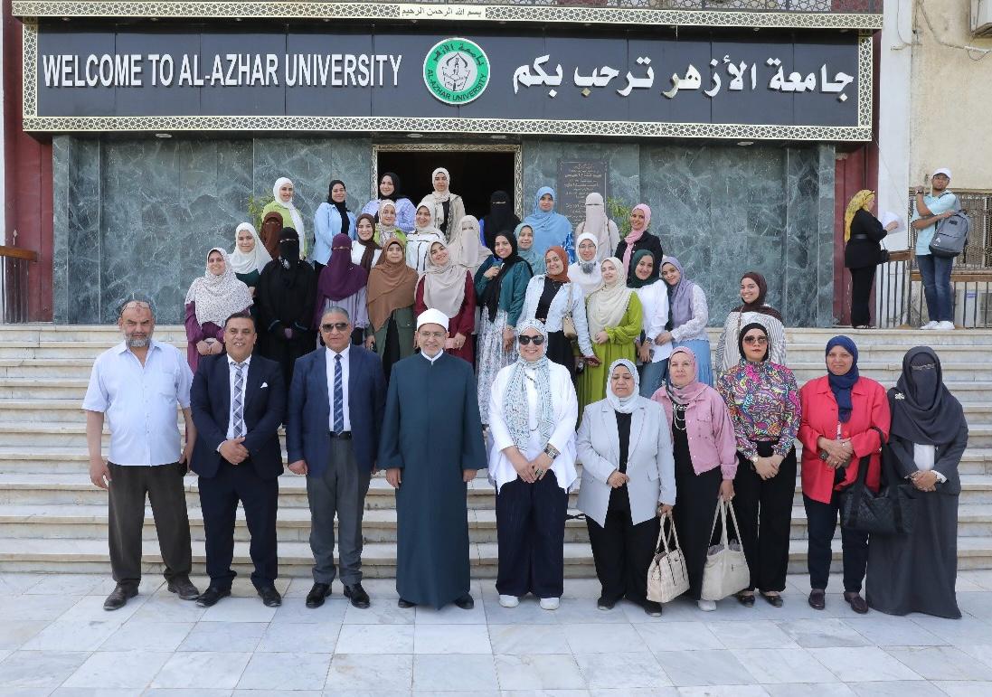 رئيس جامعة الأزهر يلتقي طالبات الجغرافيا