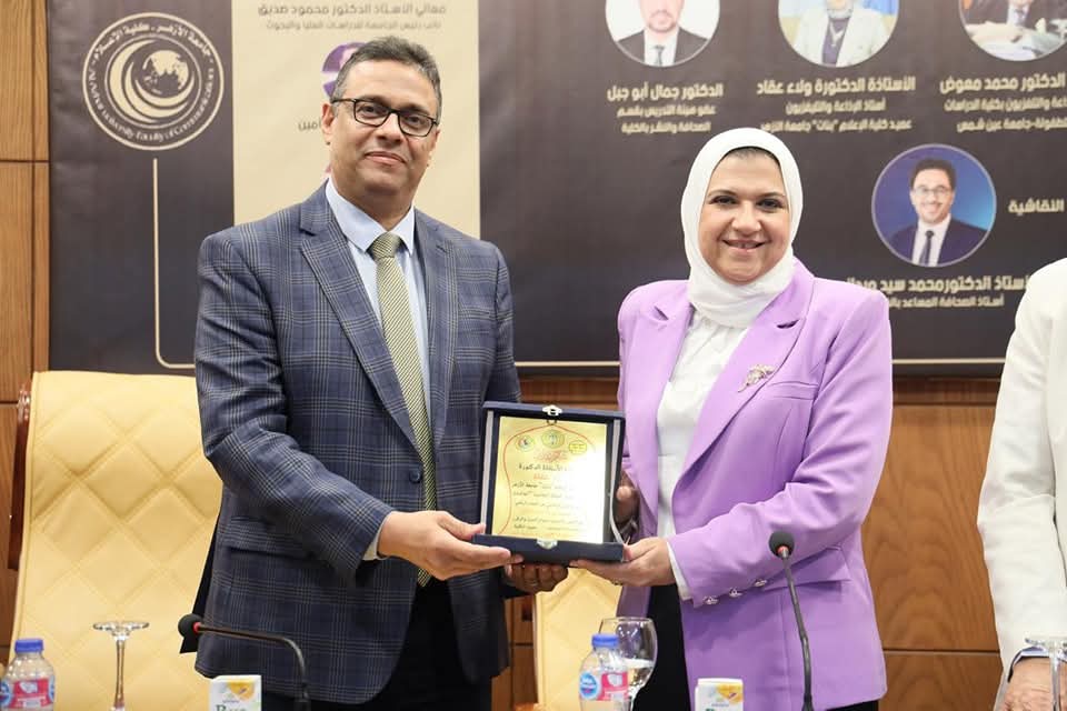 كلية الإعلام بنين بجامعة الأزهر