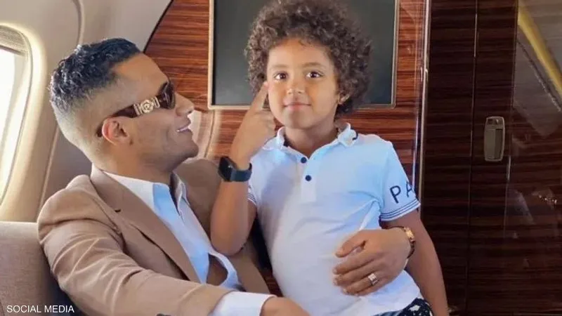 <strong>الفنان محمد رمضان ونجله</strong>
