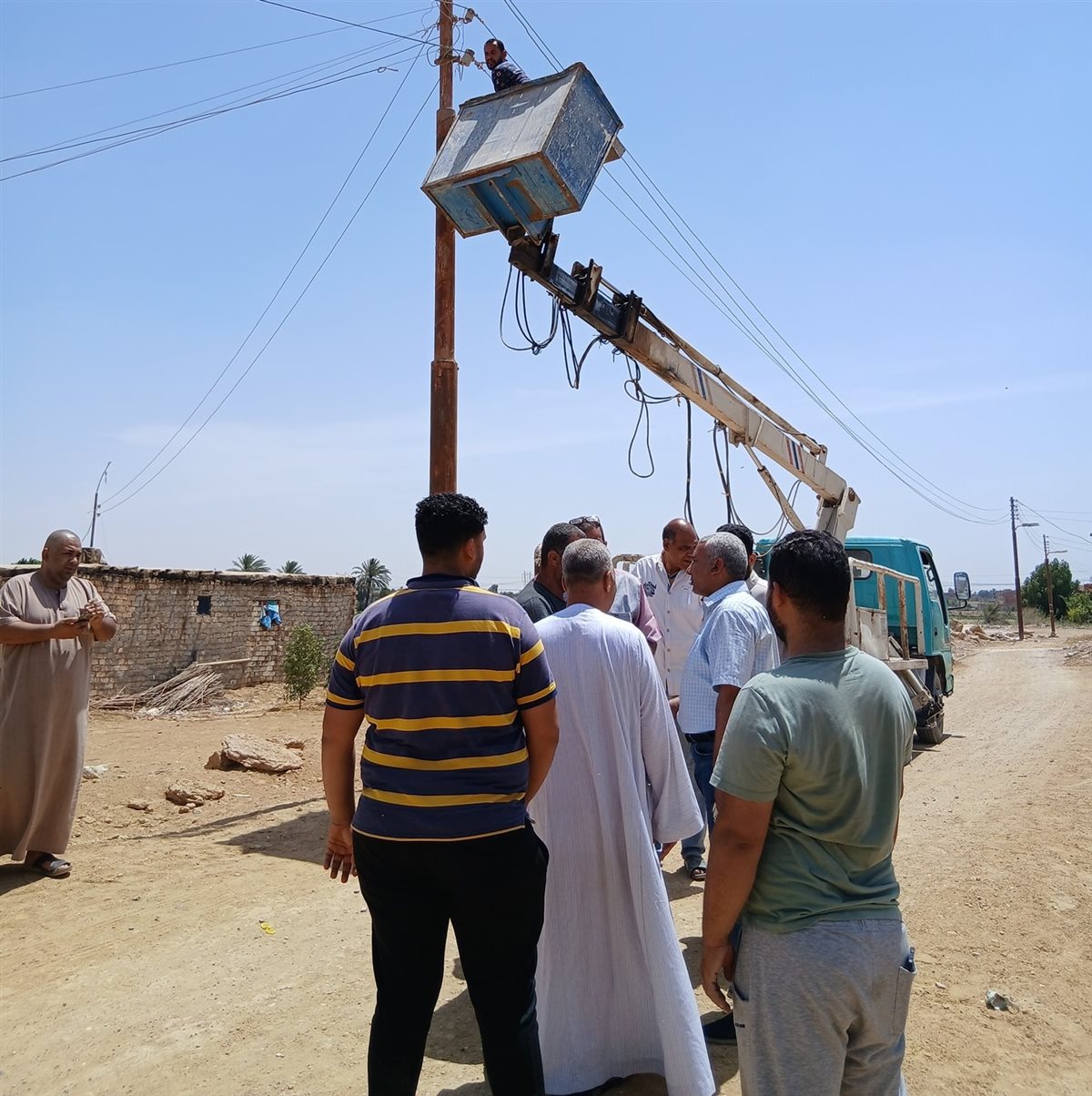حملة مكبرة لإزالة التعديات على أراضي أملاك الدولة والأراضي الزراعية بقرية فانوس وقصر رشوان