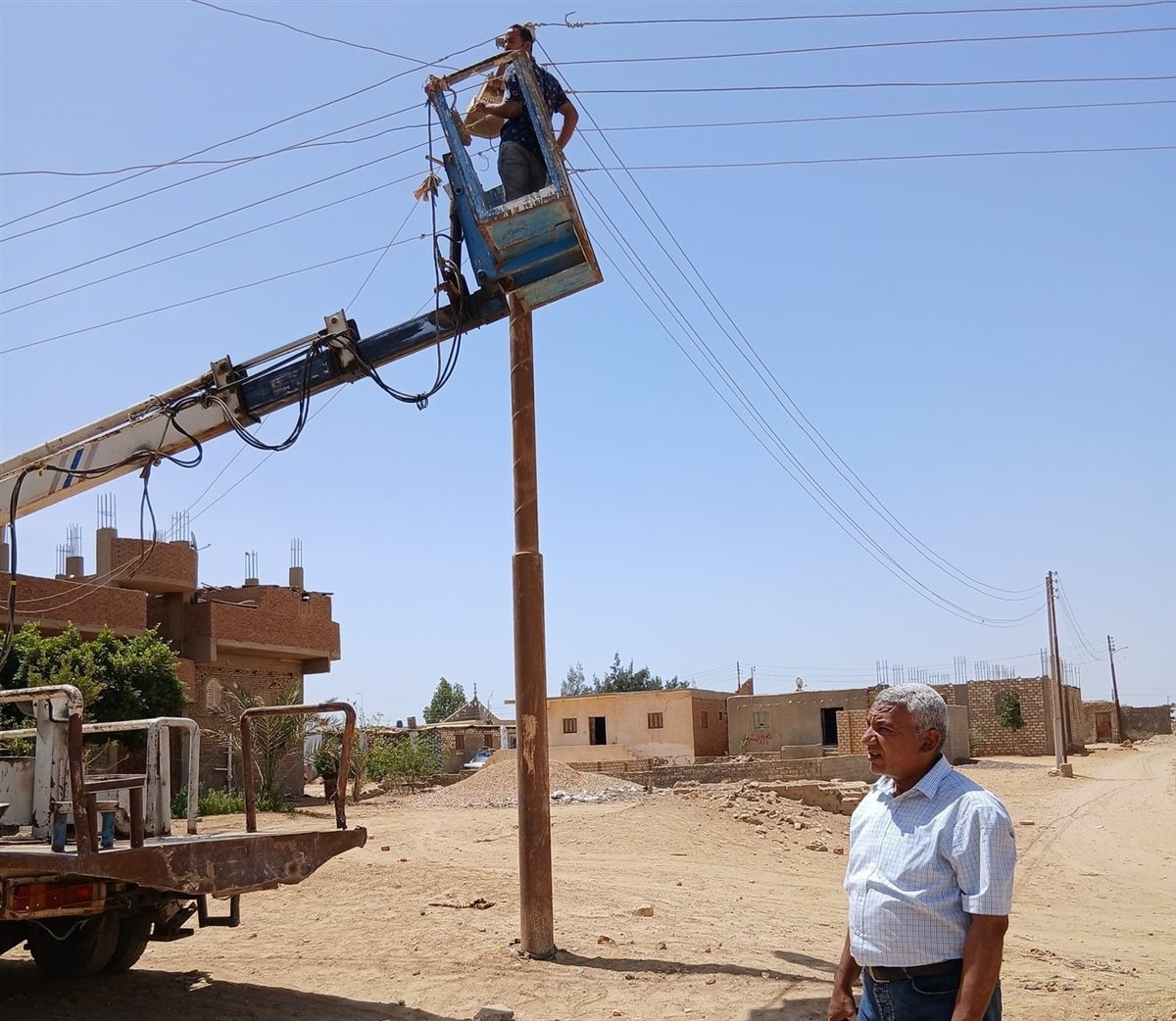 حملة مكبرة لإزالة التعديات على أراضي أملاك الدولة والأراضي الزراعية بقرية فانوس وقصر رشوان