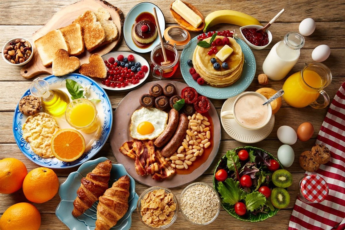 مائدة طعام
