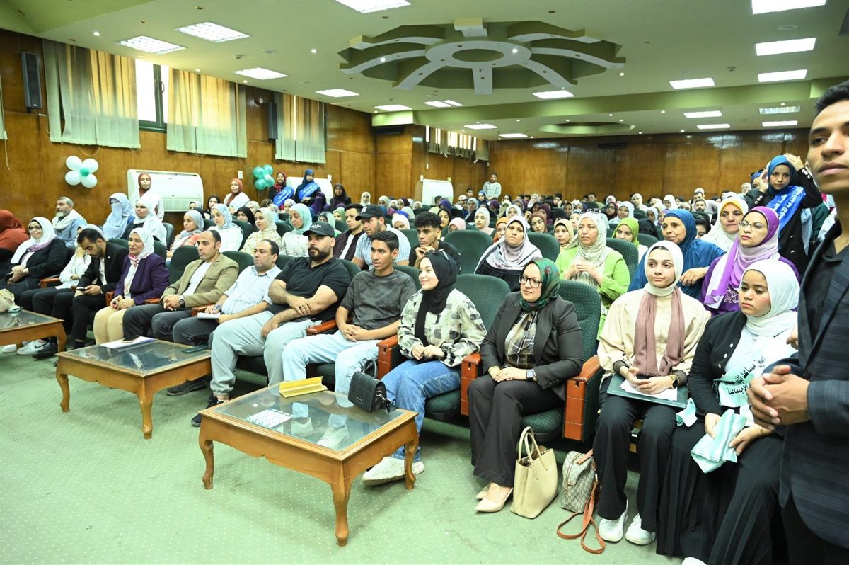 عميد خدمة أجتماعية بالفيوم يشهد حفل ختام الأنشطة وتكريم المتفوقين