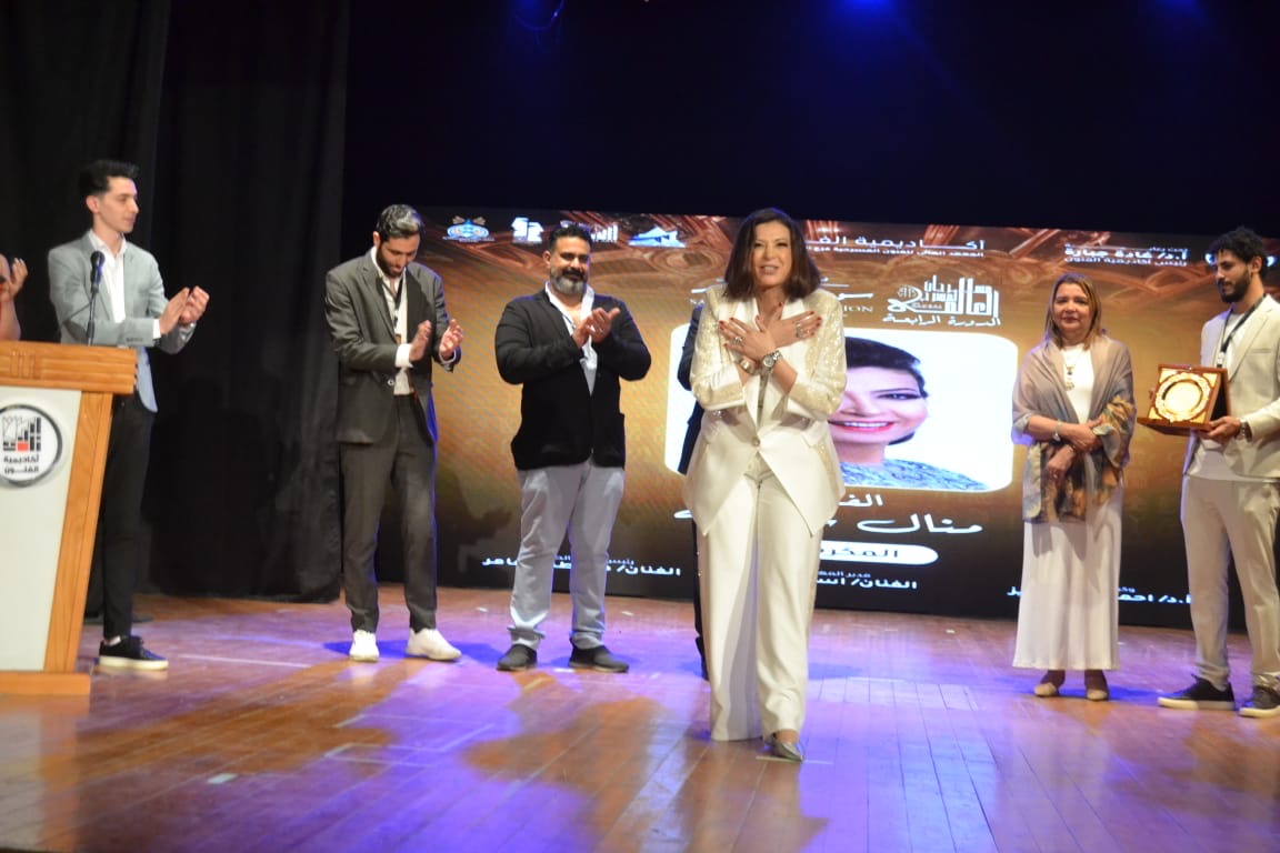 تكريم منال سلامة فى الدورة الرابعة من مهرجان المسرح العالمي