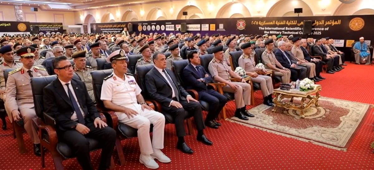 <strong>عدد من الوزراء، وقادة الأفرع الرئيسية، وكبار قادة القوات المسلحة</strong>