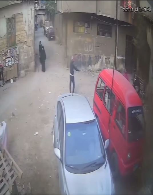 <strong>شاب يحمل سلاح في باب الشعرية</strong>