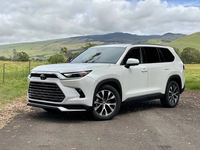 <strong>سيارة Toyota Highlander موديل 2024</strong>