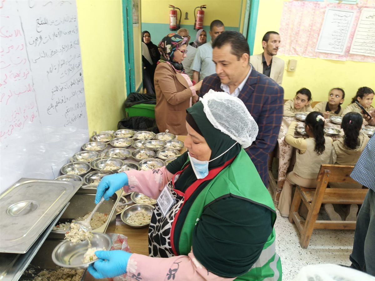 الفيوم أول مشروع الوجبة الساخنة بمدارس المرحلة الابتدائية بادارة غرب