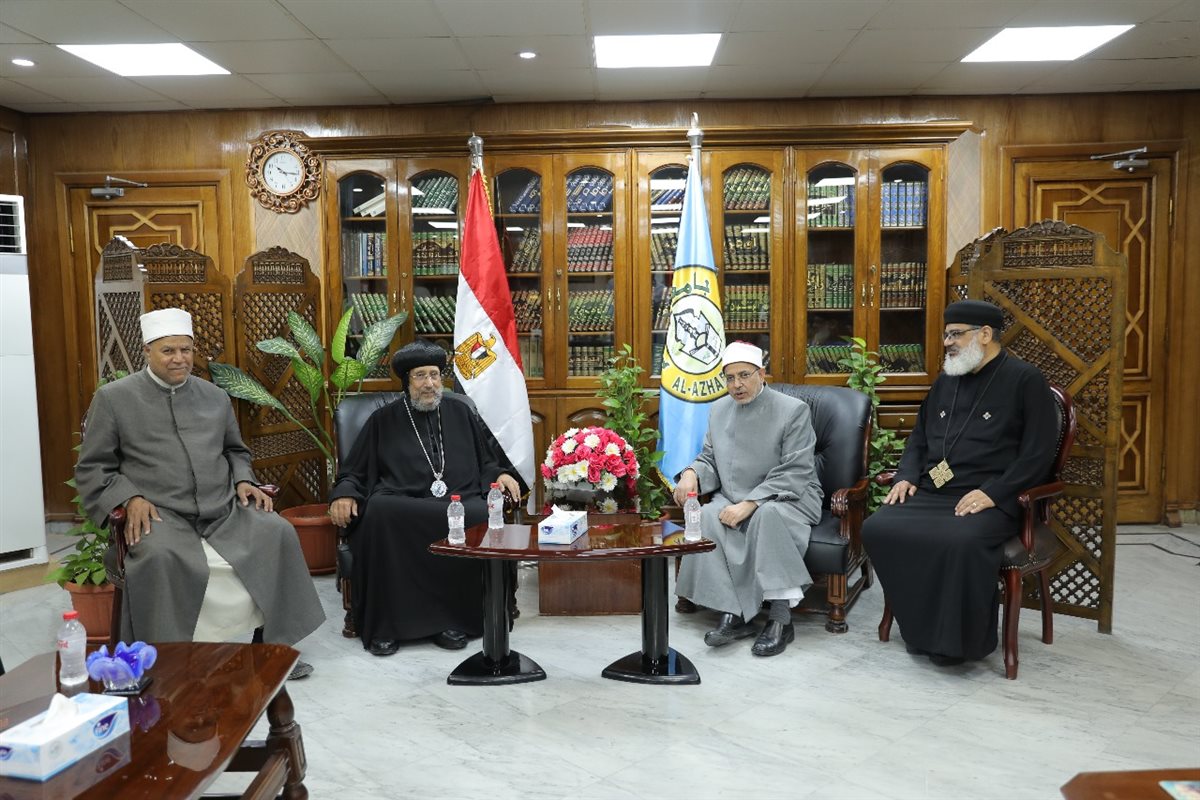 رئيس جامعة الأزهر يستقبل وفدًا من الكنيسة