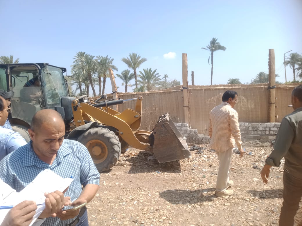 رئيس مركز ابشواى : إزالة 32 حالة تعد منذ بداية الموجة بالمركز