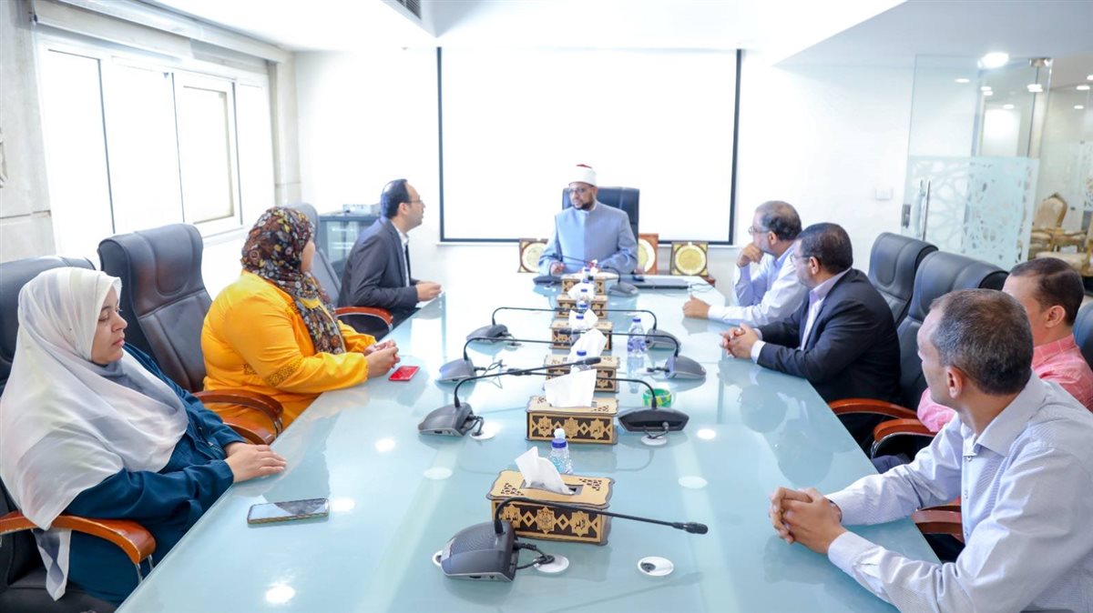 أمين «البحوث الإسلامية» يتالع مع الإدارة العامة للمطبوعات المشروعات العلمية الجديدة