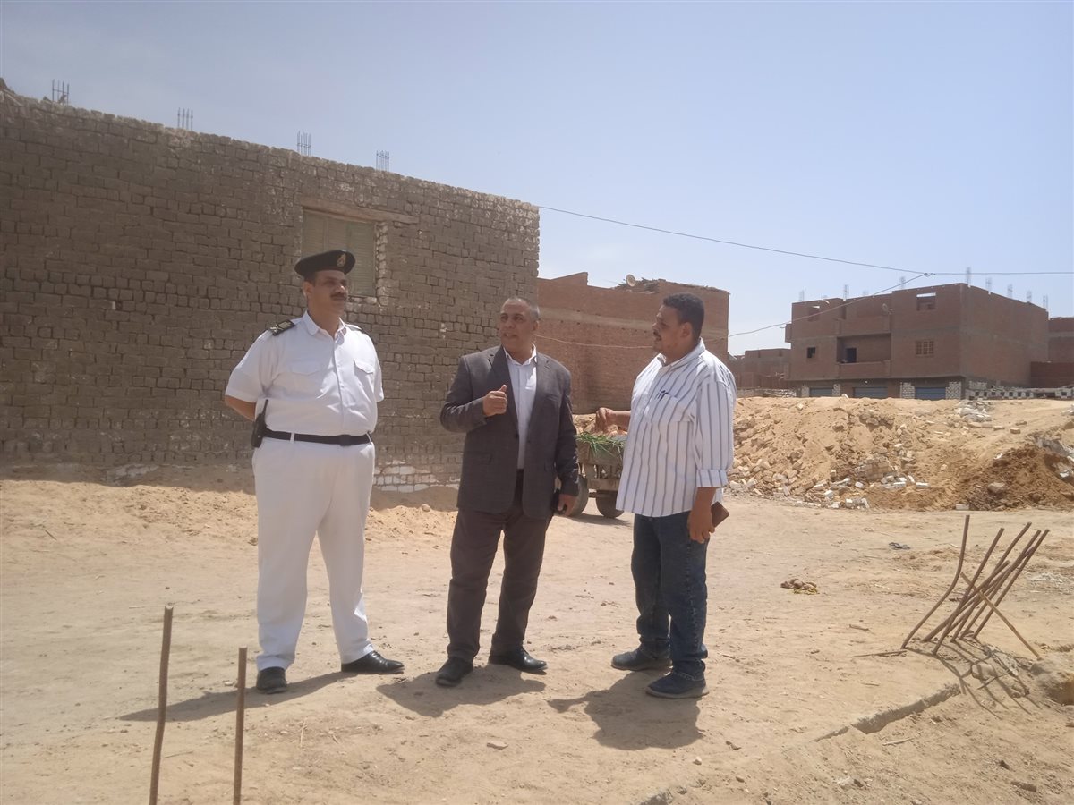 إزالة 15 حالة تعدي داخل وخارج الحيز العمراني بقرية دمشقين بالفيوم  