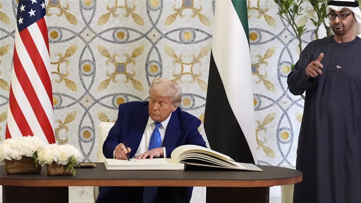 <strong>ترامب في الإمارات </strong>